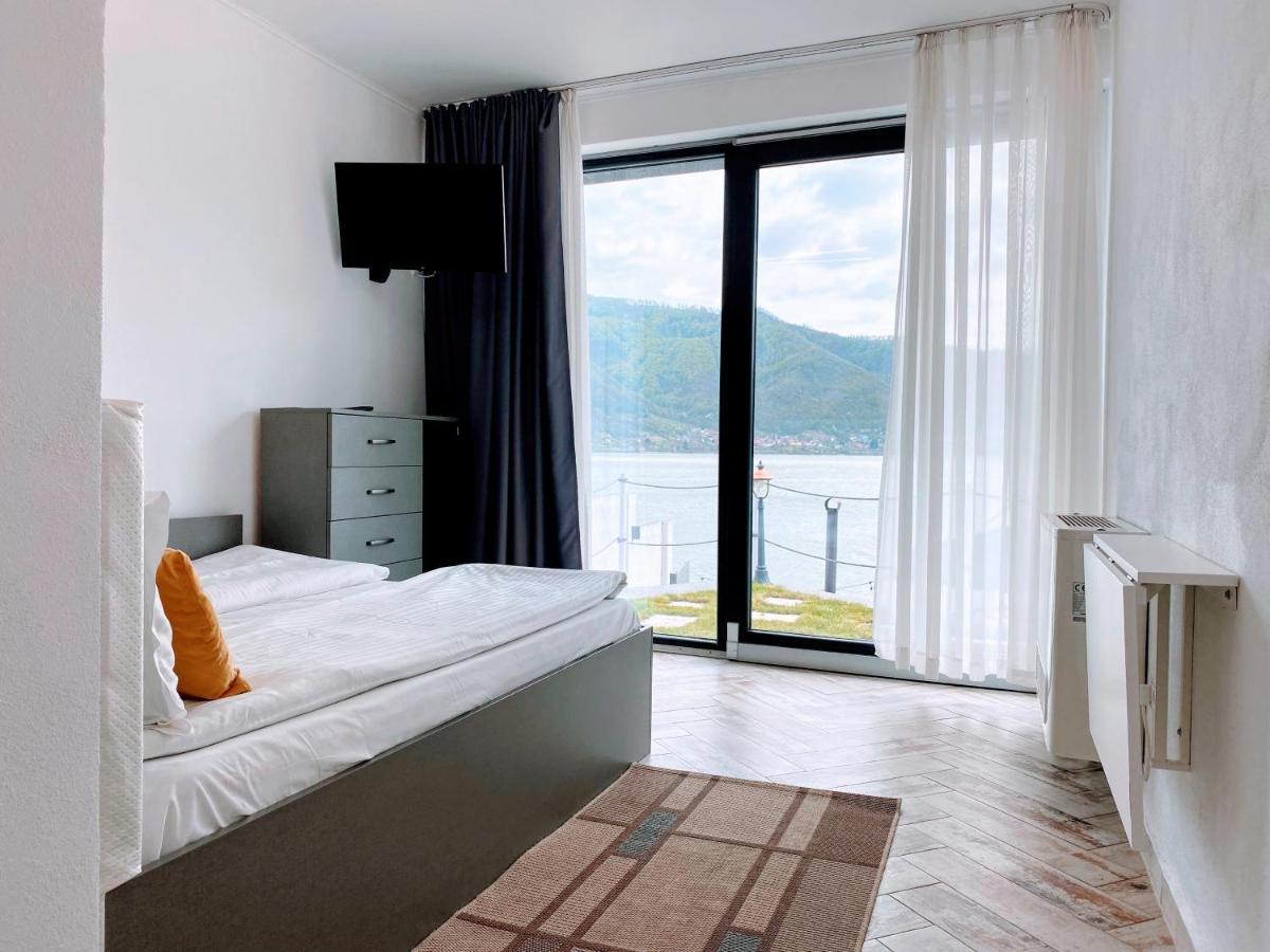 Noah River House Orşova Екстериор снимка