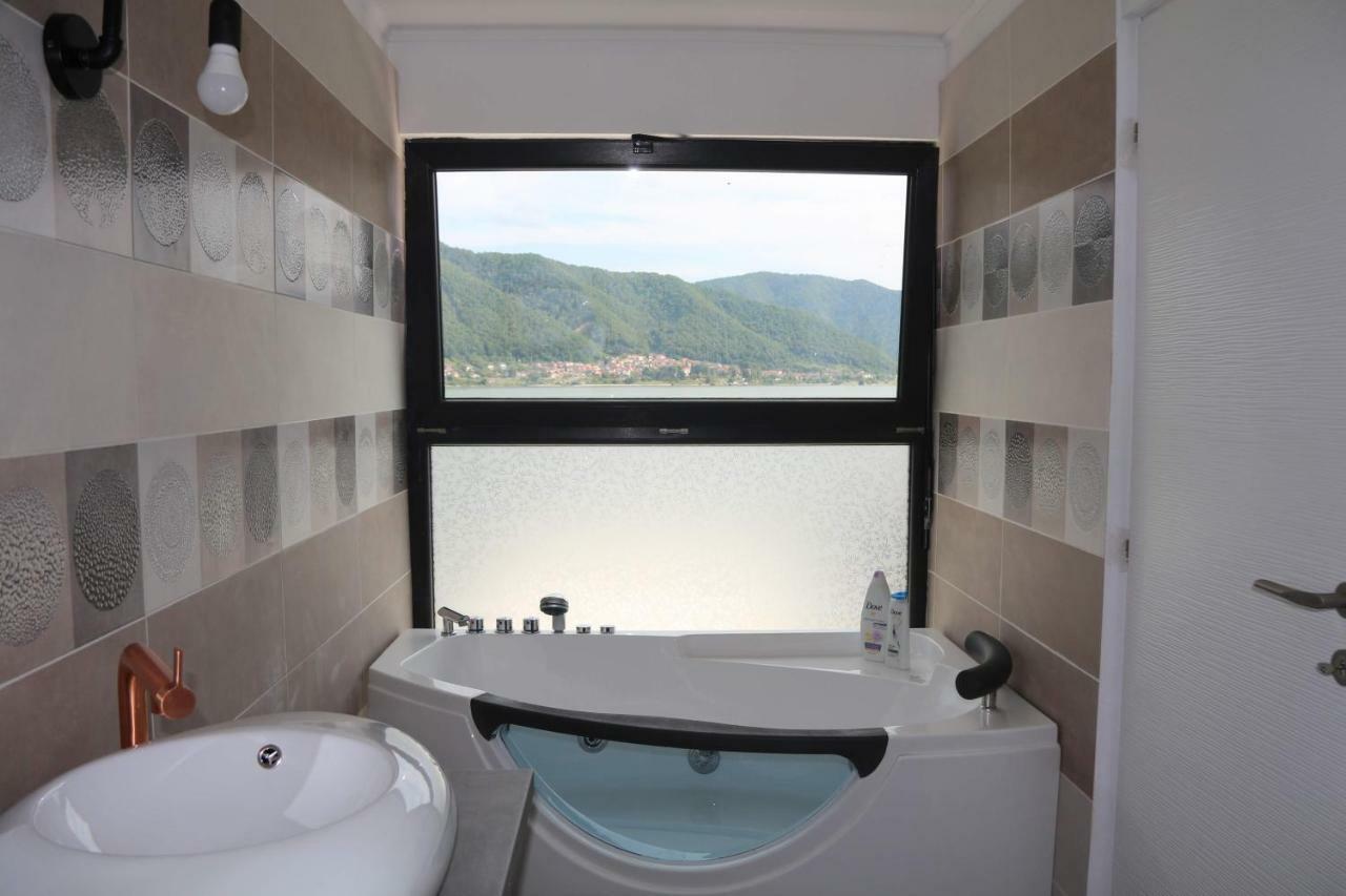 Noah River House Orşova Екстериор снимка